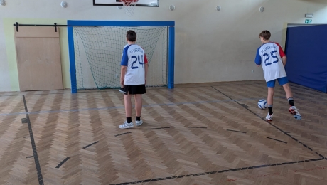 Awans do Powiatowych Igrzysk Młodzieży Szkolnej w halowej piłce nożnej