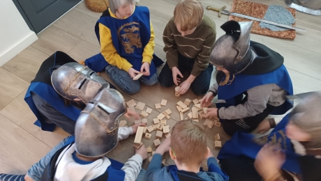 Klasy trzecie na warsztatach o średniowieczu i w kinie
