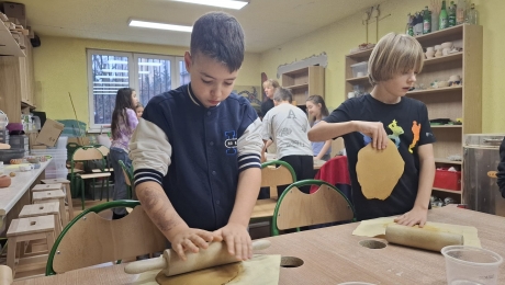 Na warsztatach ceramicznych