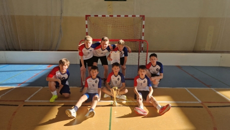 Powiatowe zawody w unihokeju chłopców